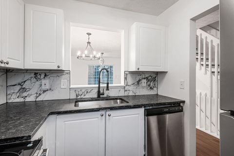 Tiny photo for 4049 Parkcove Drive 19D #19D, Columbus, OH 43230 (MLS # 225045943)