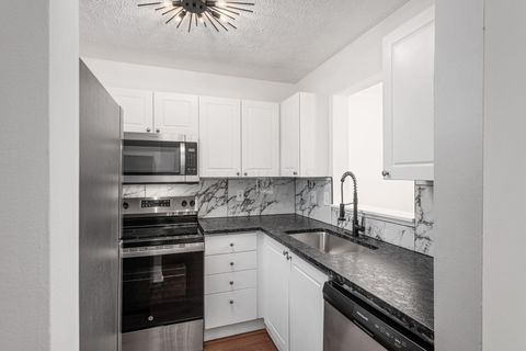 Tiny photo for 4049 Parkcove Drive 19D #19D, Columbus, OH 43230 (MLS # 225045943)