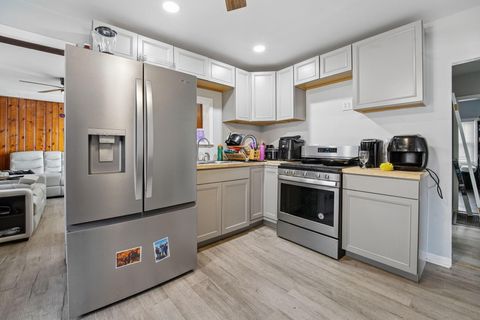 Tiny photo for 2229 Hamilton Avenue, Columbus, OH 43211 (MLS # 226024520)