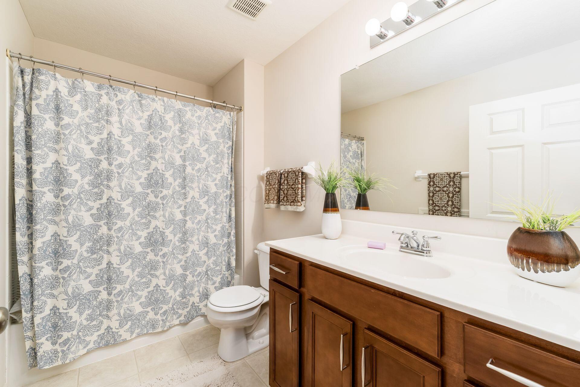 4250 Stream Bank Lane, Hilliard, Ohio image 32