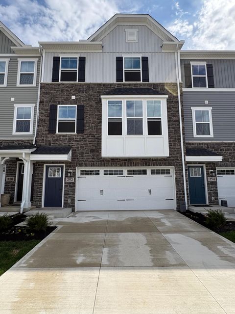 Photo of 252 Via Corso, Delaware, OH 43015 (MLS # 226010506)