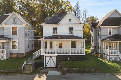 Photo of 37 W Arch Street, Mansfield, OH 44902 (MLS # 225046085)
