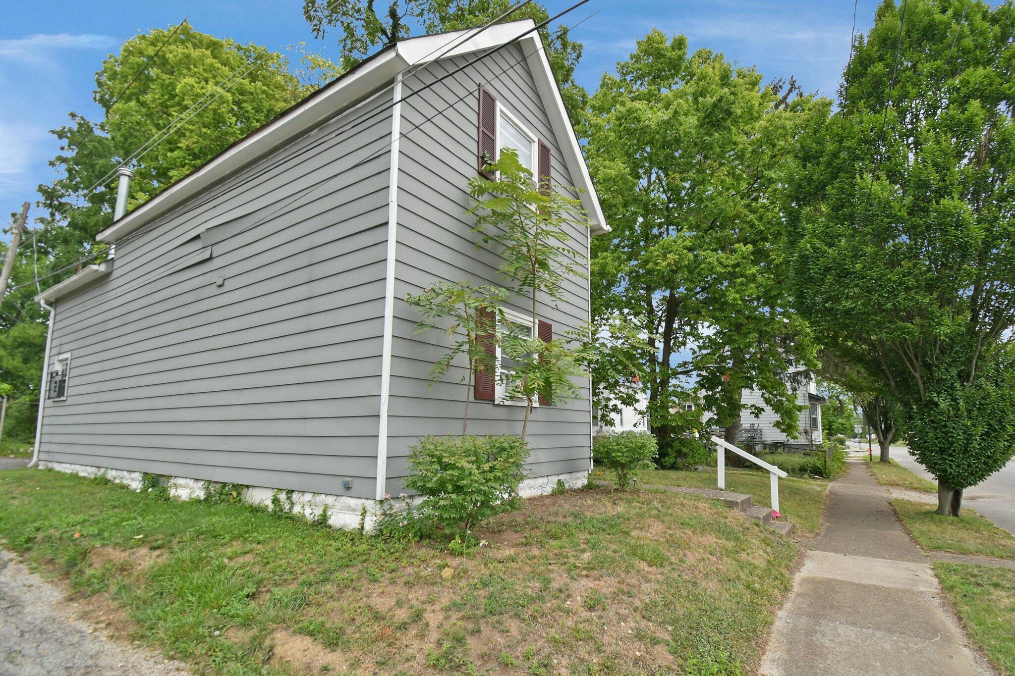 Photo 21 of 25 of 1444 Kent Street house