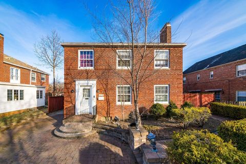 Photo of 1810 Ashland Avenue, Columbus, OH 43212 (MLS # 226002319)