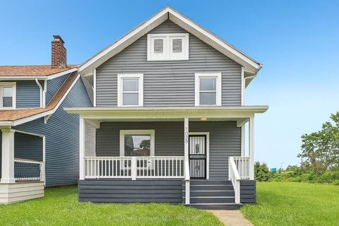 Photo of 1025 HOWARD ST, Columbus, OH 43201 (MLS # 226008917)