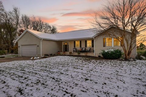 Photo of 4751 Bickel Church Road NW, Baltimore, OH 43105 (MLS # 226001335)