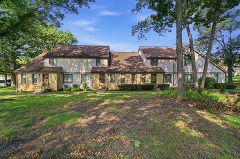 Photo of 6254 Kendalwood Court, Columbus, OH 43213 (MLS # 226034574)