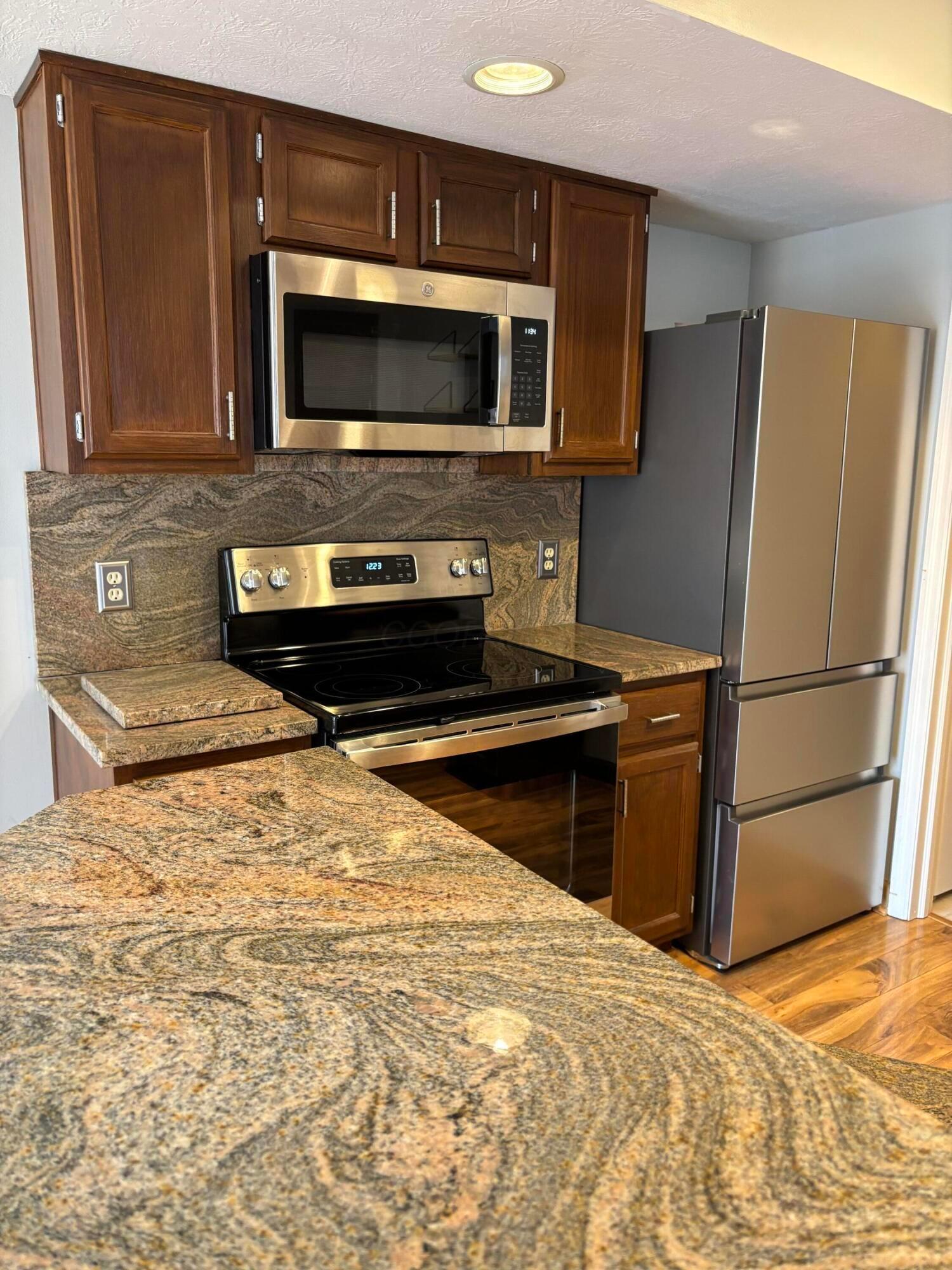 5817 Locbury Lane, Dublin, Ohio image 2