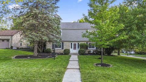 Photo of 187 W Riverglen Drive, Columbus, OH 43085 (MLS # 226016656)