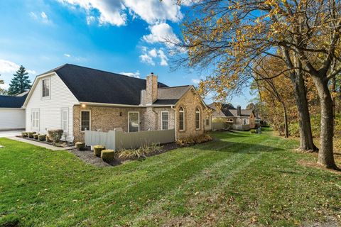 Photo of 308 Villa Oaks Lane, Columbus, OH 43230 (MLS # 225041855)