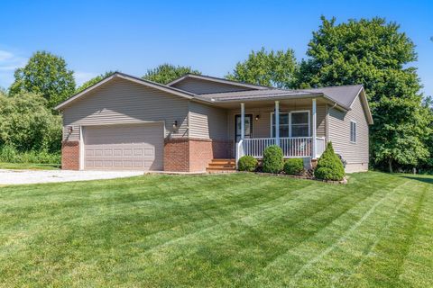 Photo of 866 Winesap Drive, Howard, OH 43028 (MLS # 226020364)