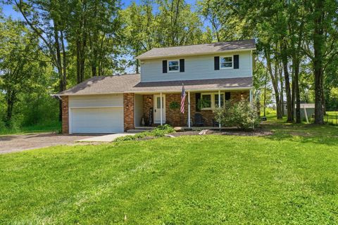 Photo of 683 Woodside Drive SW, Pataskala, OH 43062 (MLS # 226017806)
