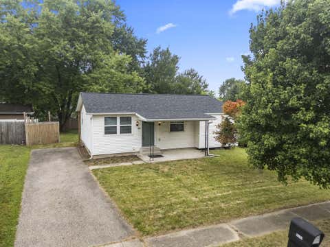 Photo of 1679 Woodhurst Court, Columbus, OH 43223 (MLS # 226028281)