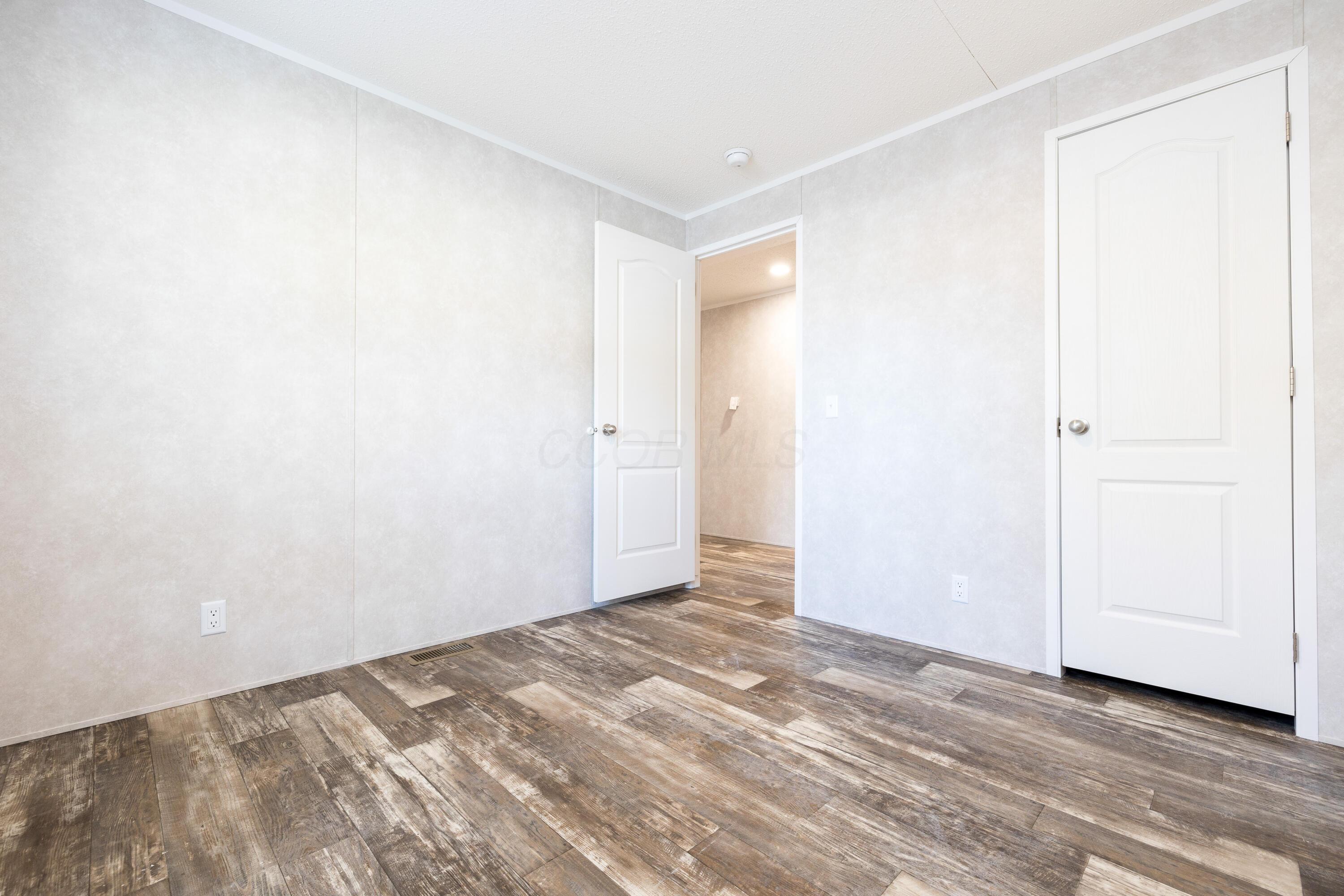 10885 Pine Circle #39, Lakeview, Ohio image 20