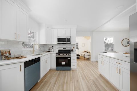 Tiny photo for 1914 Elmwood Avenue, Columbus, OH 43212 (MLS # 225045739)