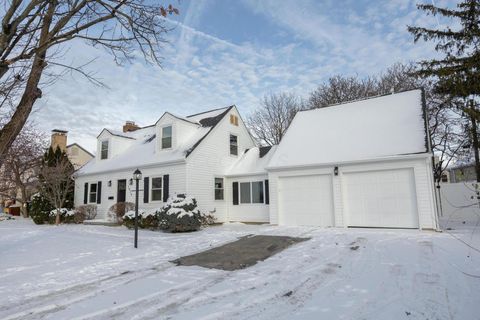 Tiny photo for 1914 Elmwood Avenue, Columbus, OH 43212 (MLS # 225045739)