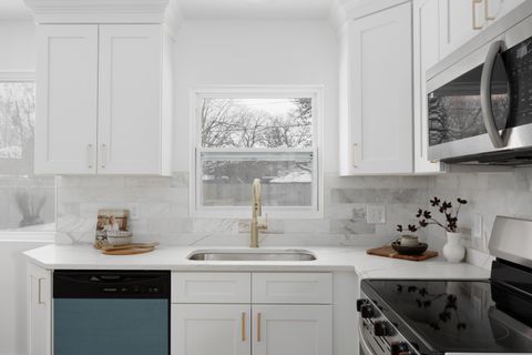 Tiny photo for 1914 Elmwood Avenue, Columbus, OH 43212 (MLS # 225045739)