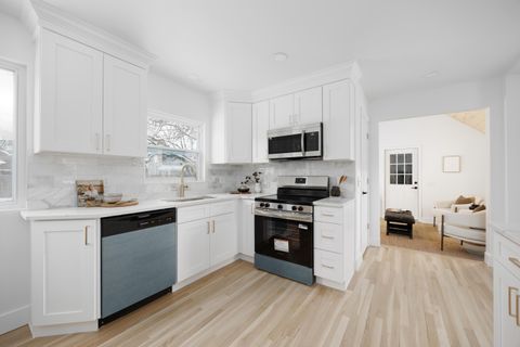 Tiny photo for 1914 Elmwood Avenue, Columbus, OH 43212 (MLS # 225045739)