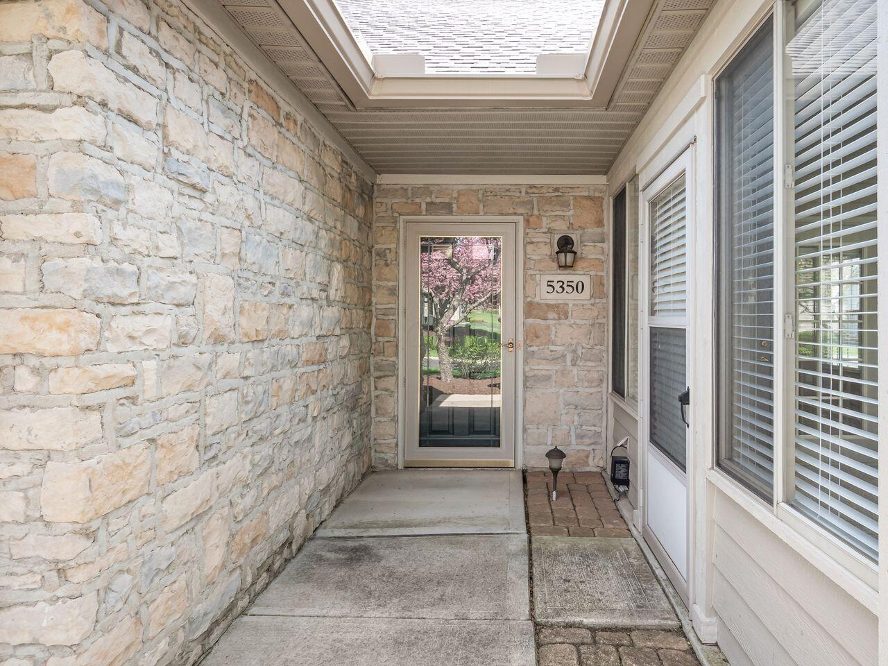 5350 Meadowood Lane, Westerville, Ohio image 6