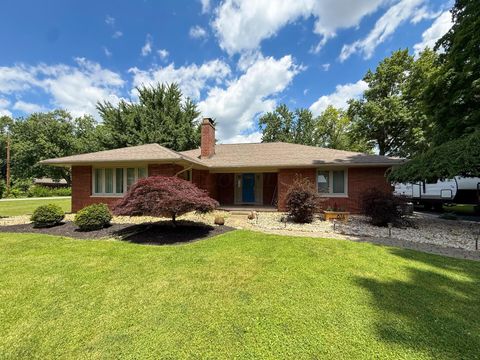 Photo of 874 Elm Street, Groveport, OH 43125 (MLS # 226025303)