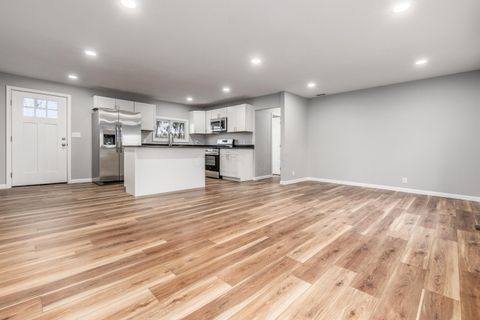 Tiny photo for 906 S Main Street, Mount Vernon, OH 43050 (MLS # 226000668)