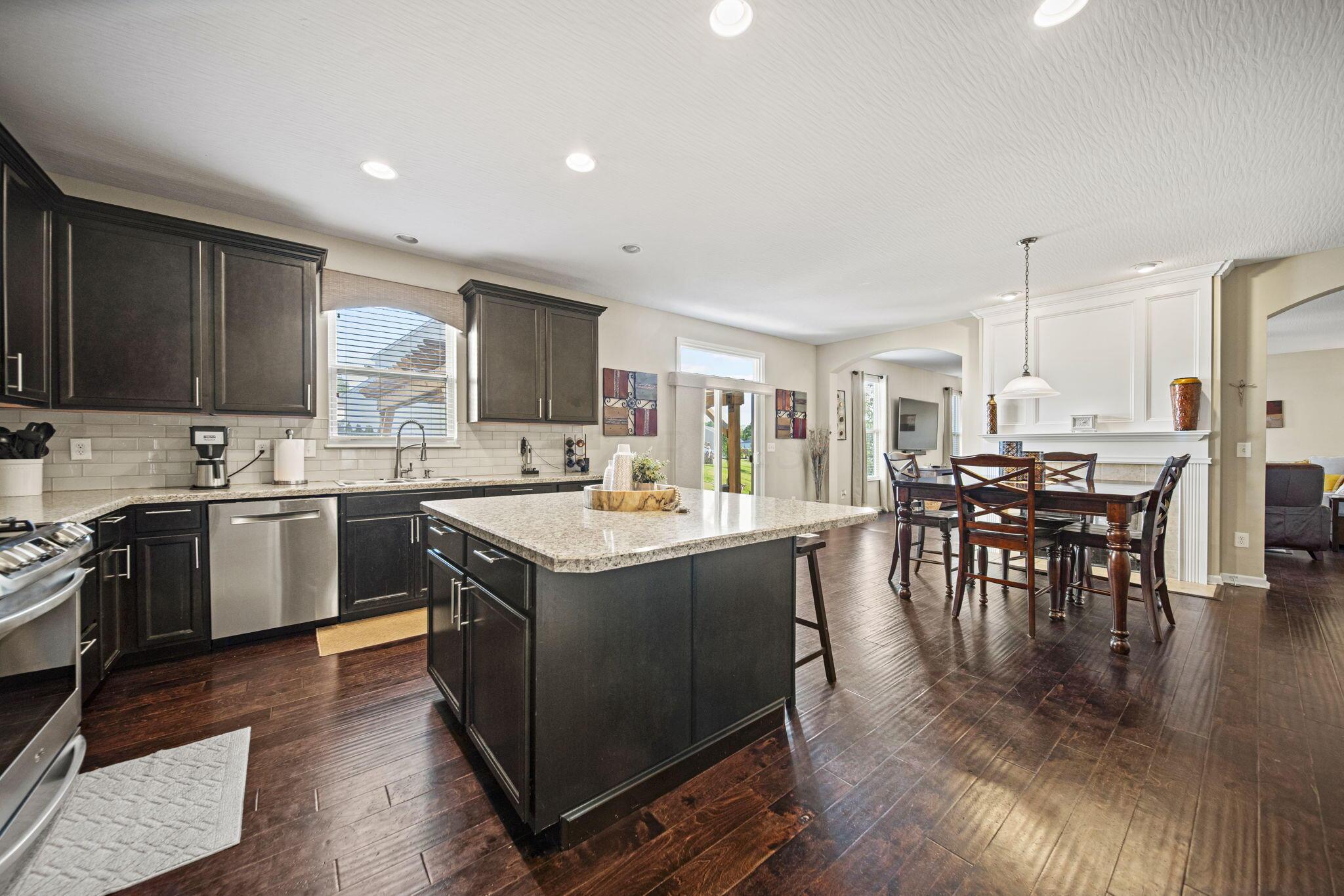 607 Green Forest Place, Lithopolis, Ohio image 32
