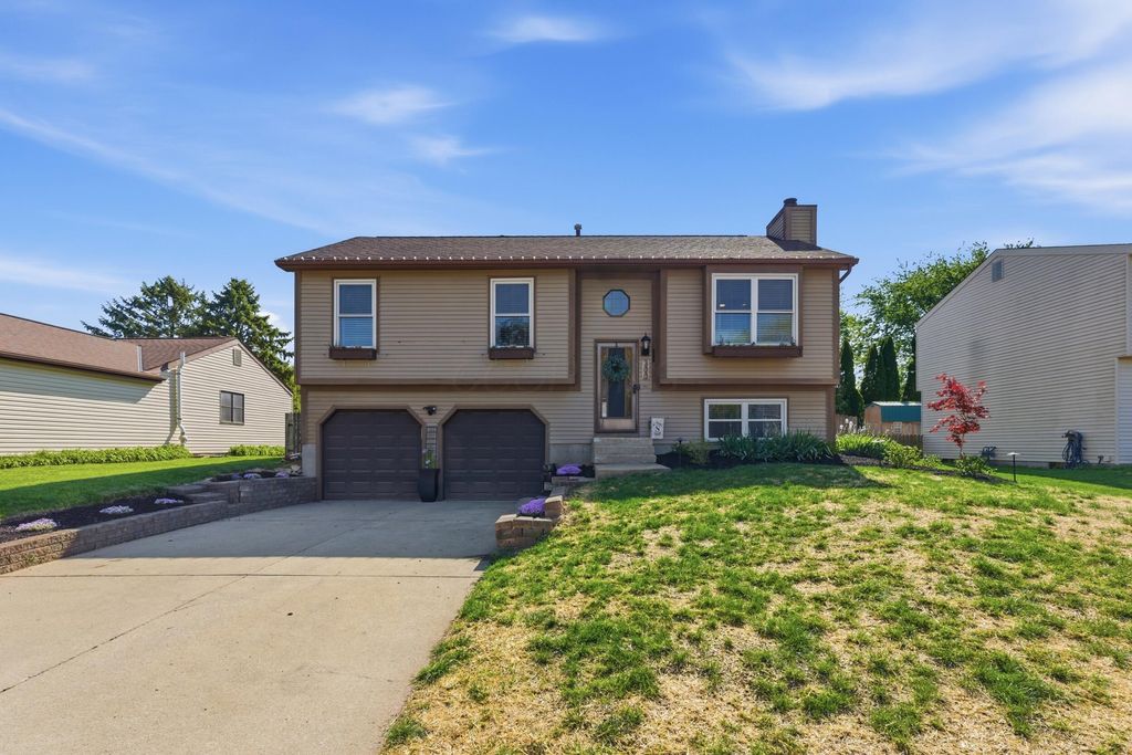 Photo of 300 Pathfinder Drive, Reynoldsburg, OH 43068 (MLS # 226013589)