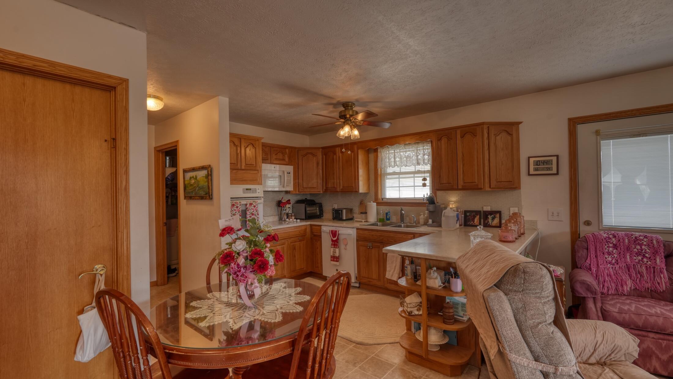 2760 Flint Ridge Road, Hopewell, Ohio image 2