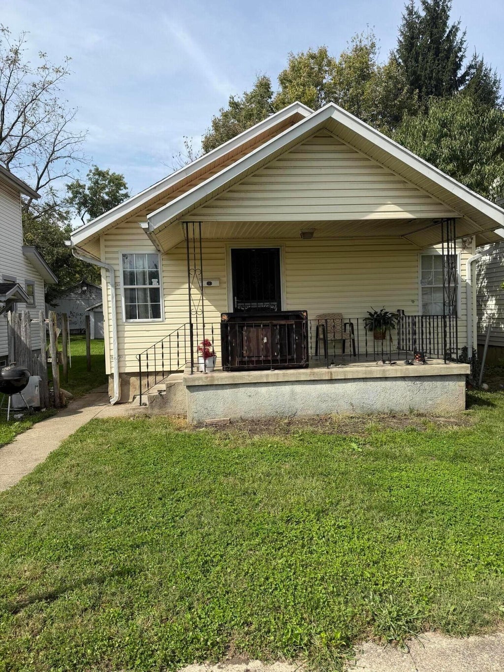Photo of 115 Huron Avenue, Dayton, OH 45417 (MLS # 226037196)