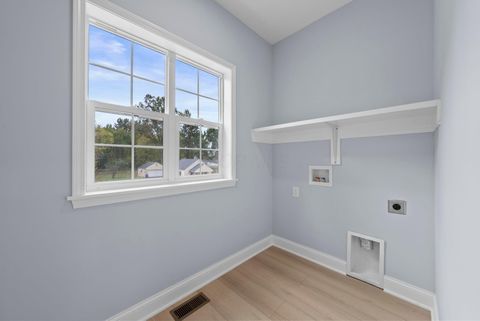Tiny photo for 2576 Claridon Road, Columbus, OH 43231 (MLS # 225040602)
