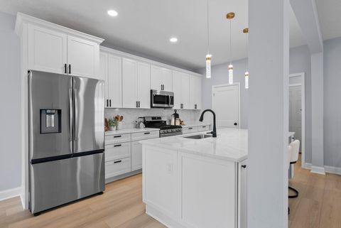 Tiny photo for 2576 Claridon Road, Columbus, OH 43231 (MLS # 225040602)