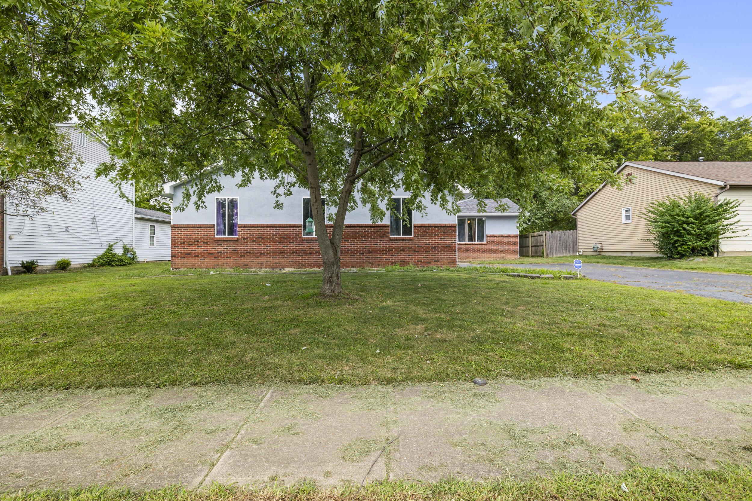 6412 Blackhaw Drive, Reynoldsburg, Ohio image 3