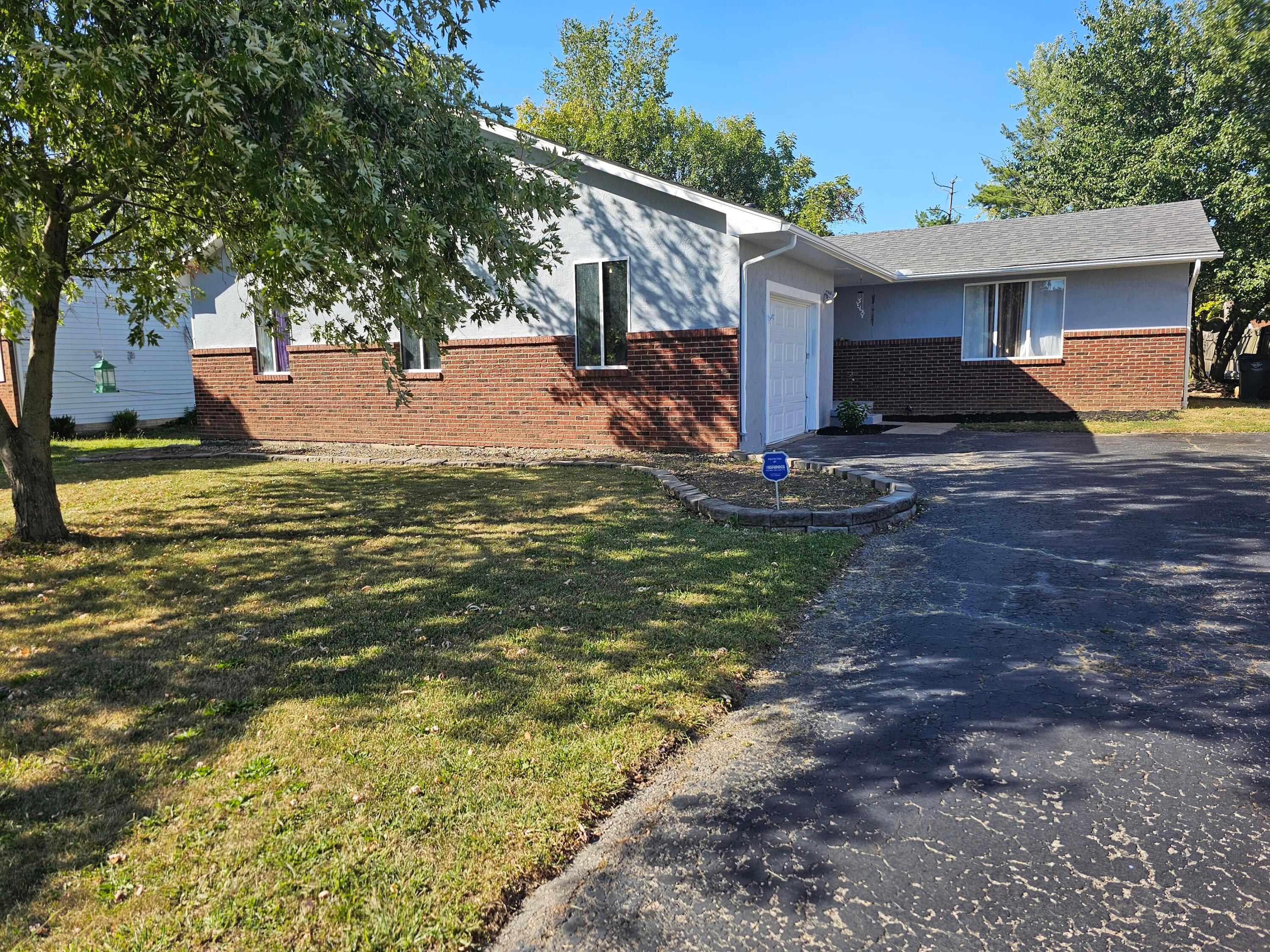 6412 Blackhaw Drive, Reynoldsburg, Ohio image 1