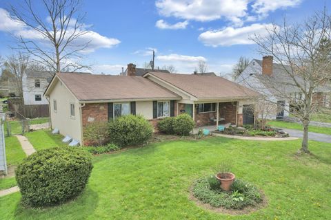 Photo of 3181 Angela Drive, Grove City, OH 43123 (MLS # 226010542)