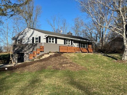 Photo of 7143 Grandee Cliffs Drive, Dublin, OH 43016 (MLS # 226007412)