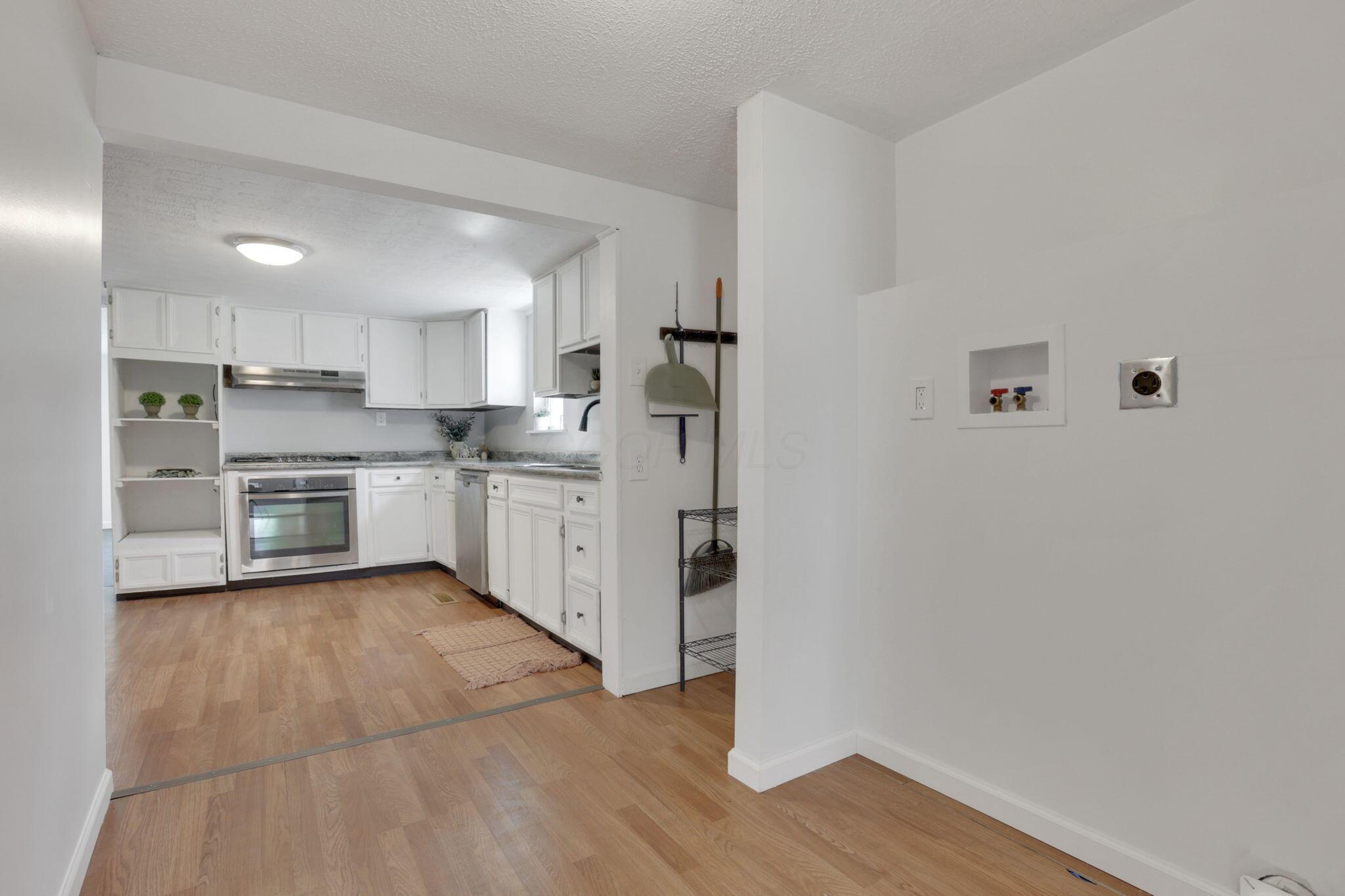 3728 Casa Boulevard, Grove City, Ohio image 11