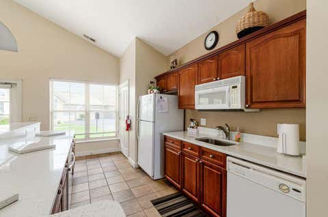 Tiny photo for 1499 Cascade Drive 24 #24, Grove City, OH 43123 (MLS # 226029574)