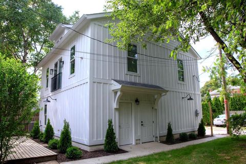 Photo of 76 W Starr Avenue, Columbus, OH 43201 (MLS # 226013014)