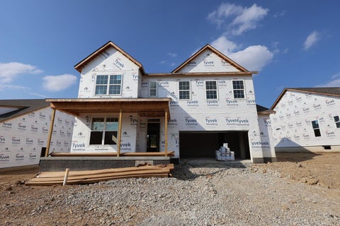 Photo of 538 Creekside Loop S, Pataskala, OH 43062 (MLS # 226035005)