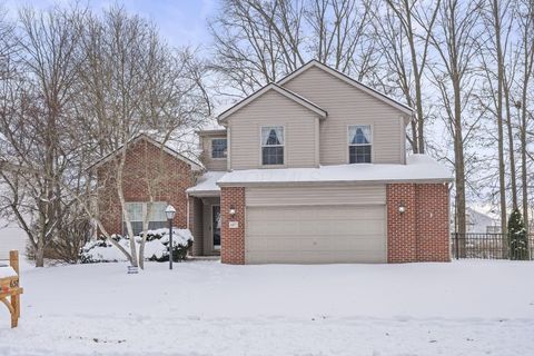 Photo of 657 Norfolk Square S, Pickerington, OH 43147 (MLS # 226003588)