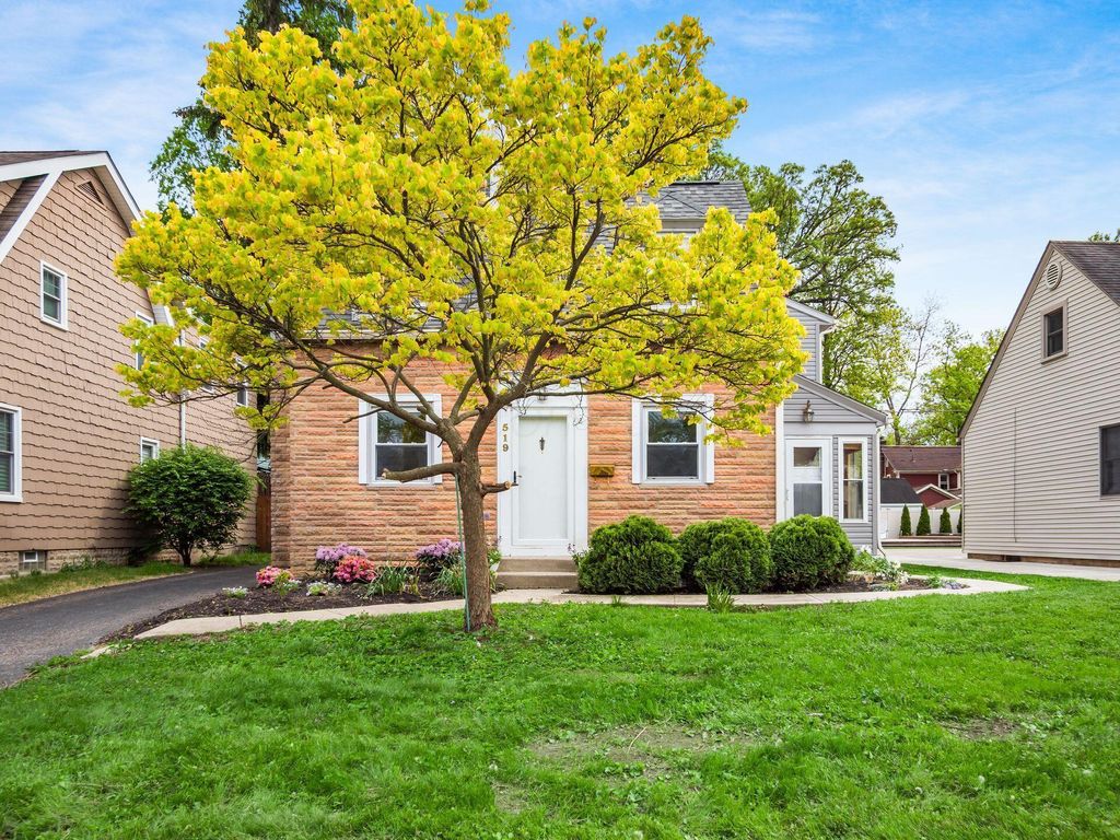 Photo of 519 E Torrence Road, Columbus, OH 43214 (MLS # 226014190)