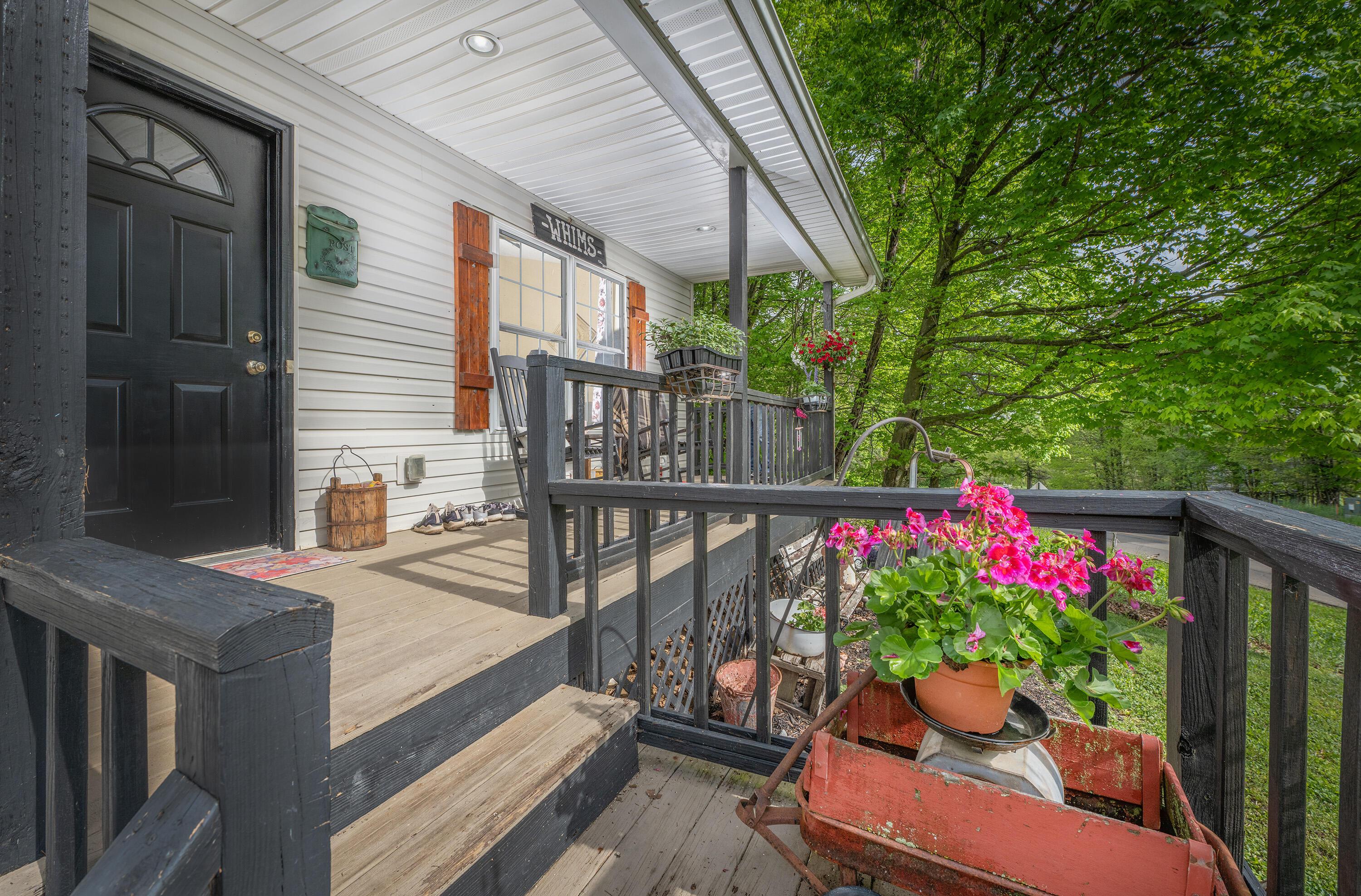1601 Apple Valley Drive, Howard, Ohio image 4
