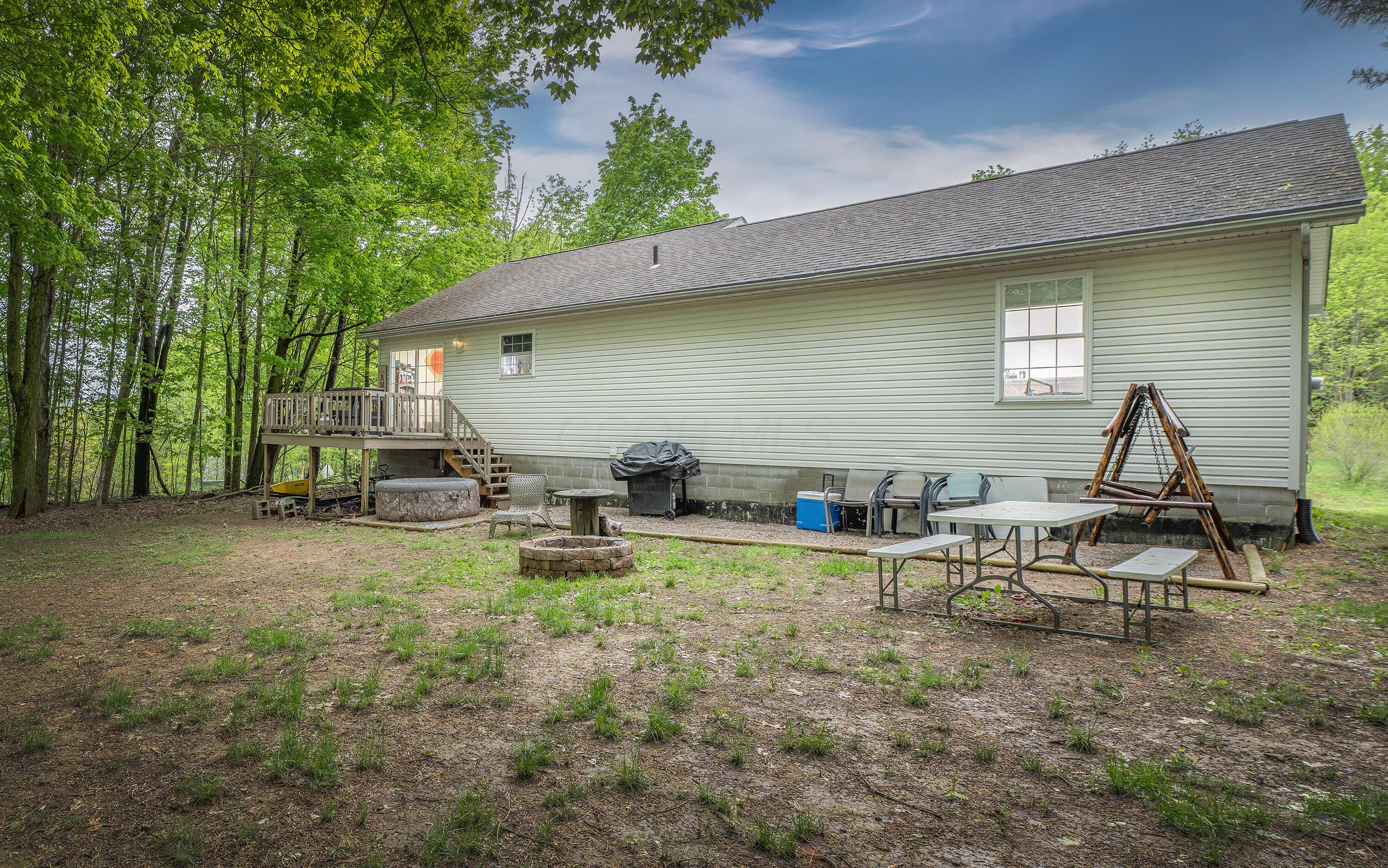 1601 Apple Valley Drive, Howard, Ohio image 6