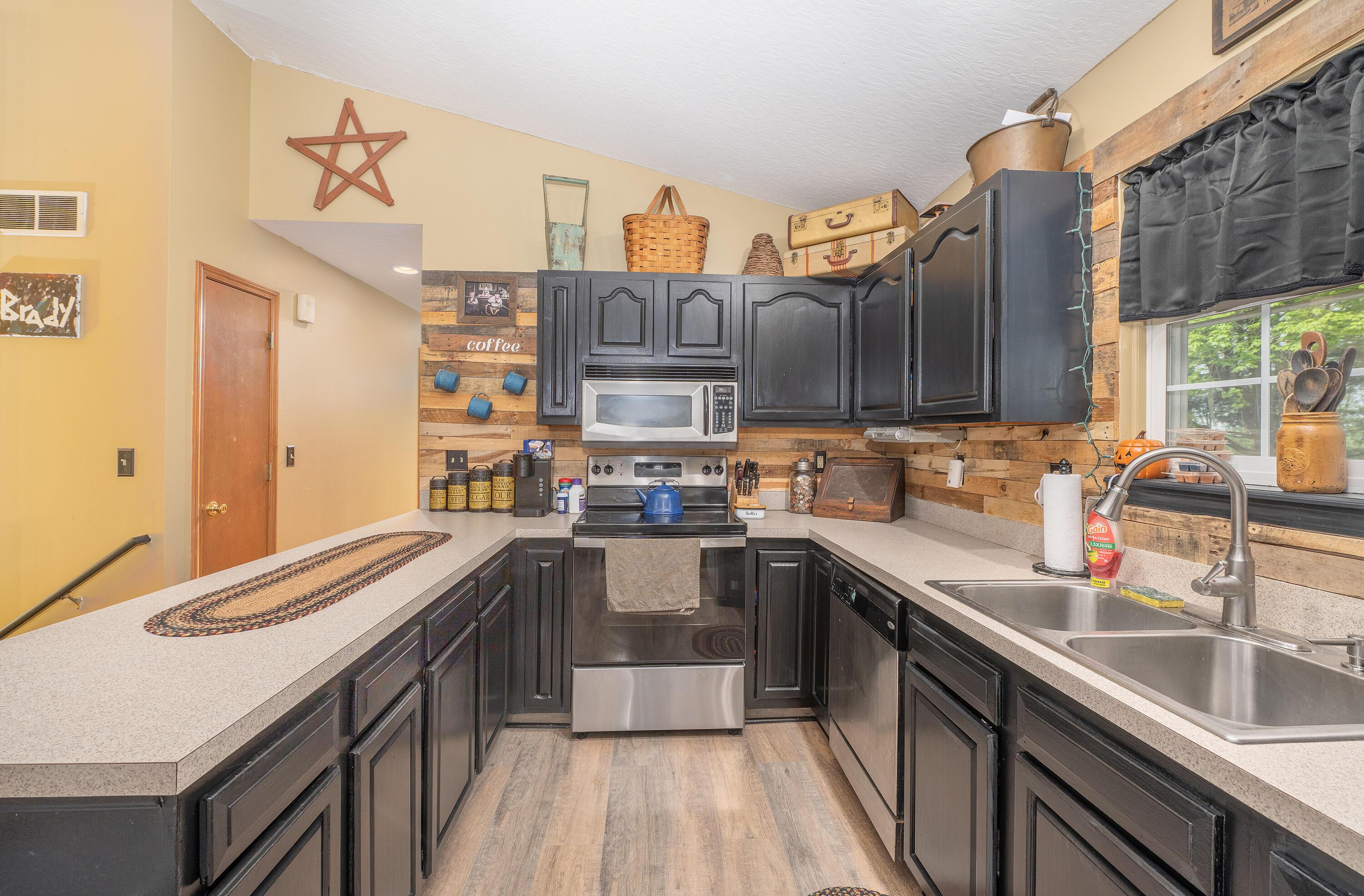 1601 Apple Valley Drive, Howard, Ohio image 11