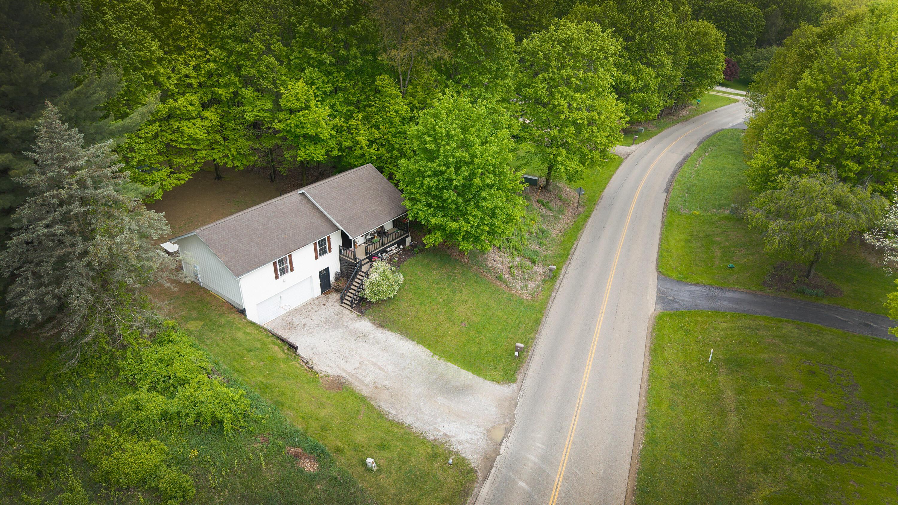 1601 Apple Valley Drive, Howard, Ohio image 2