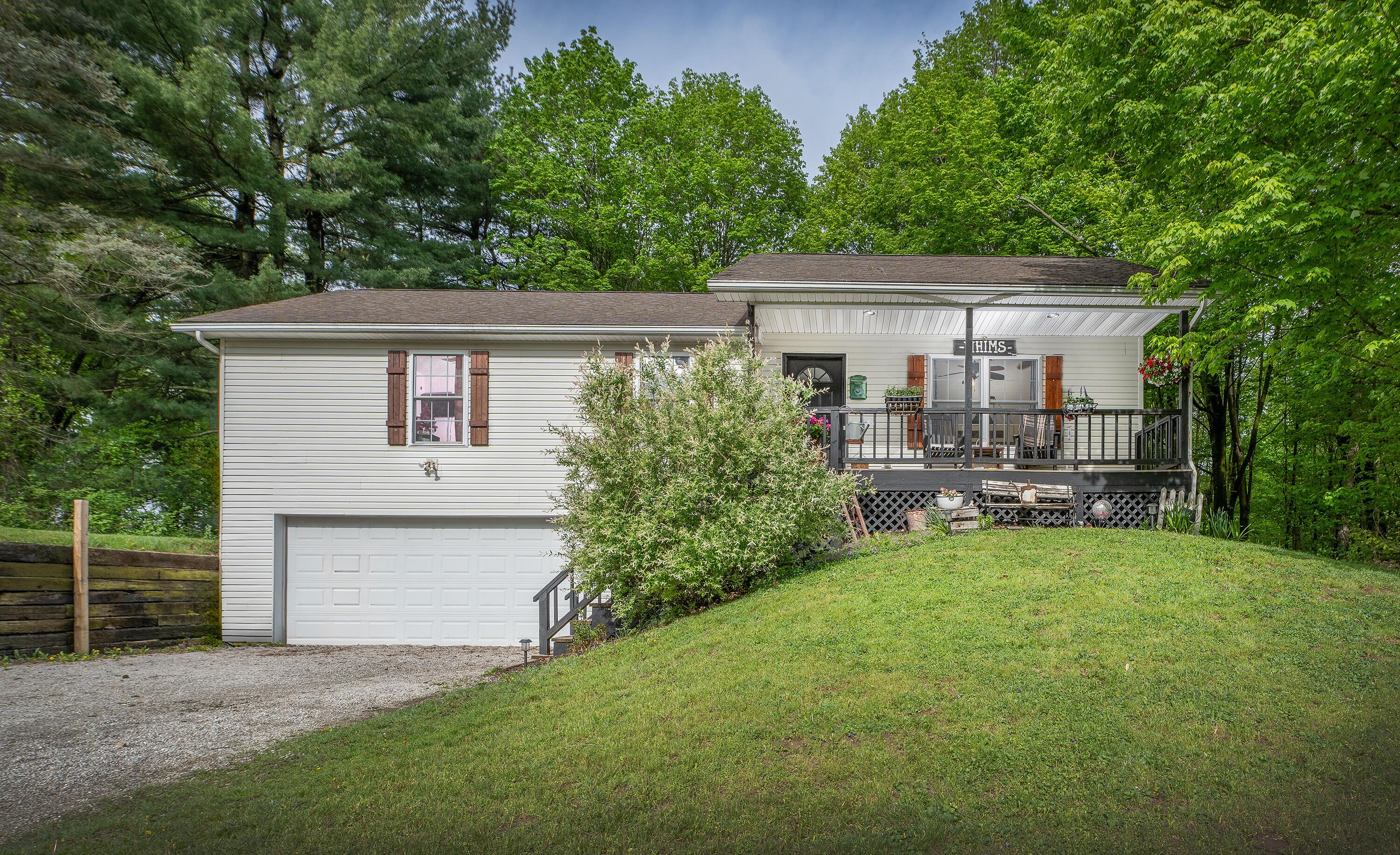 1601 Apple Valley Drive, Howard, Ohio image 1