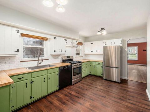 Tiny photo for 41 Elmwood Drive, Delaware, OH 43015 (MLS # 226000110)