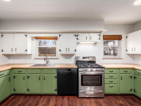 Tiny photo for 41 Elmwood Drive, Delaware, OH 43015 (MLS # 226000110)