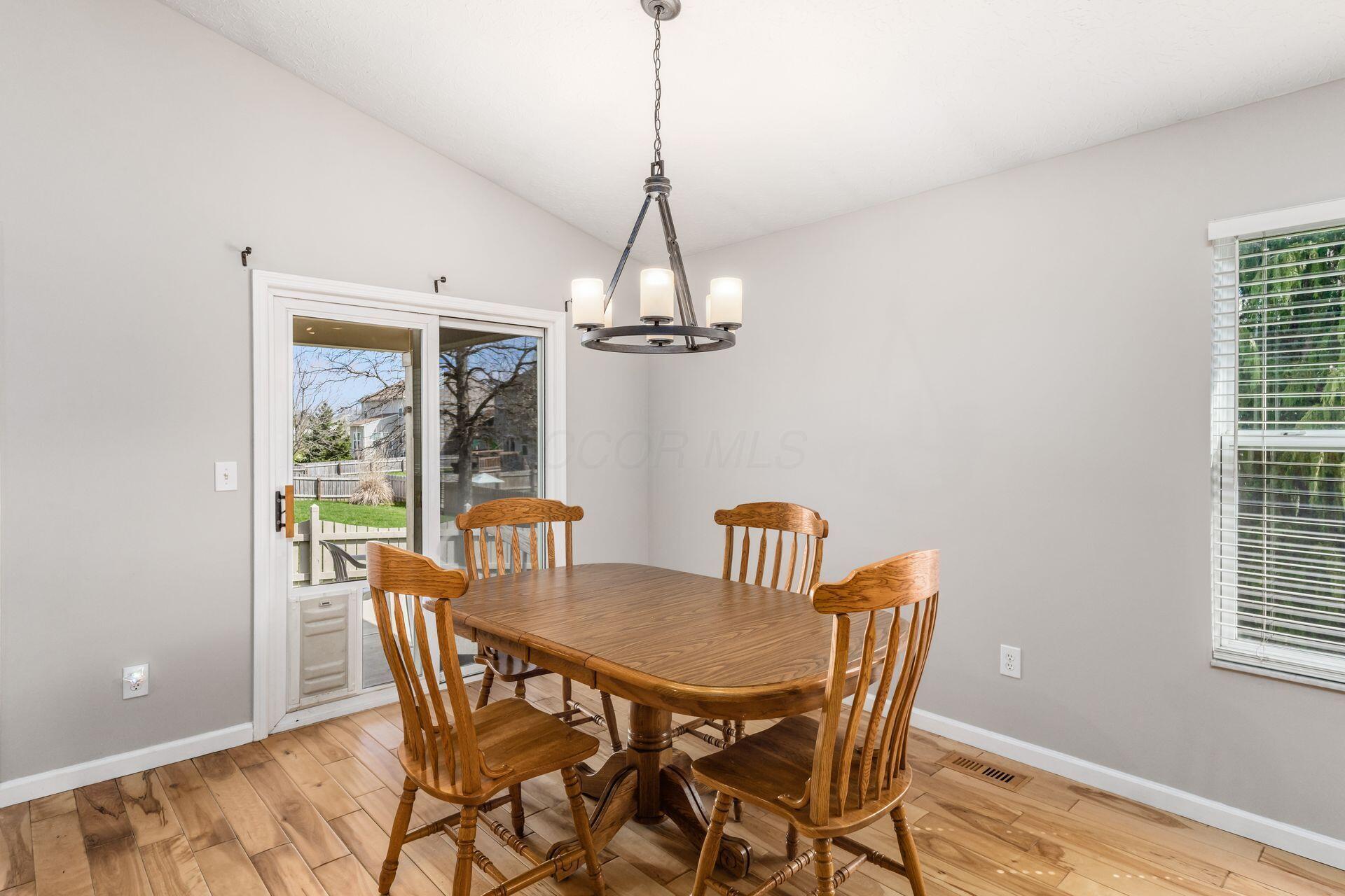 5974 Goldstone Drive, Grove City, Ohio image 8