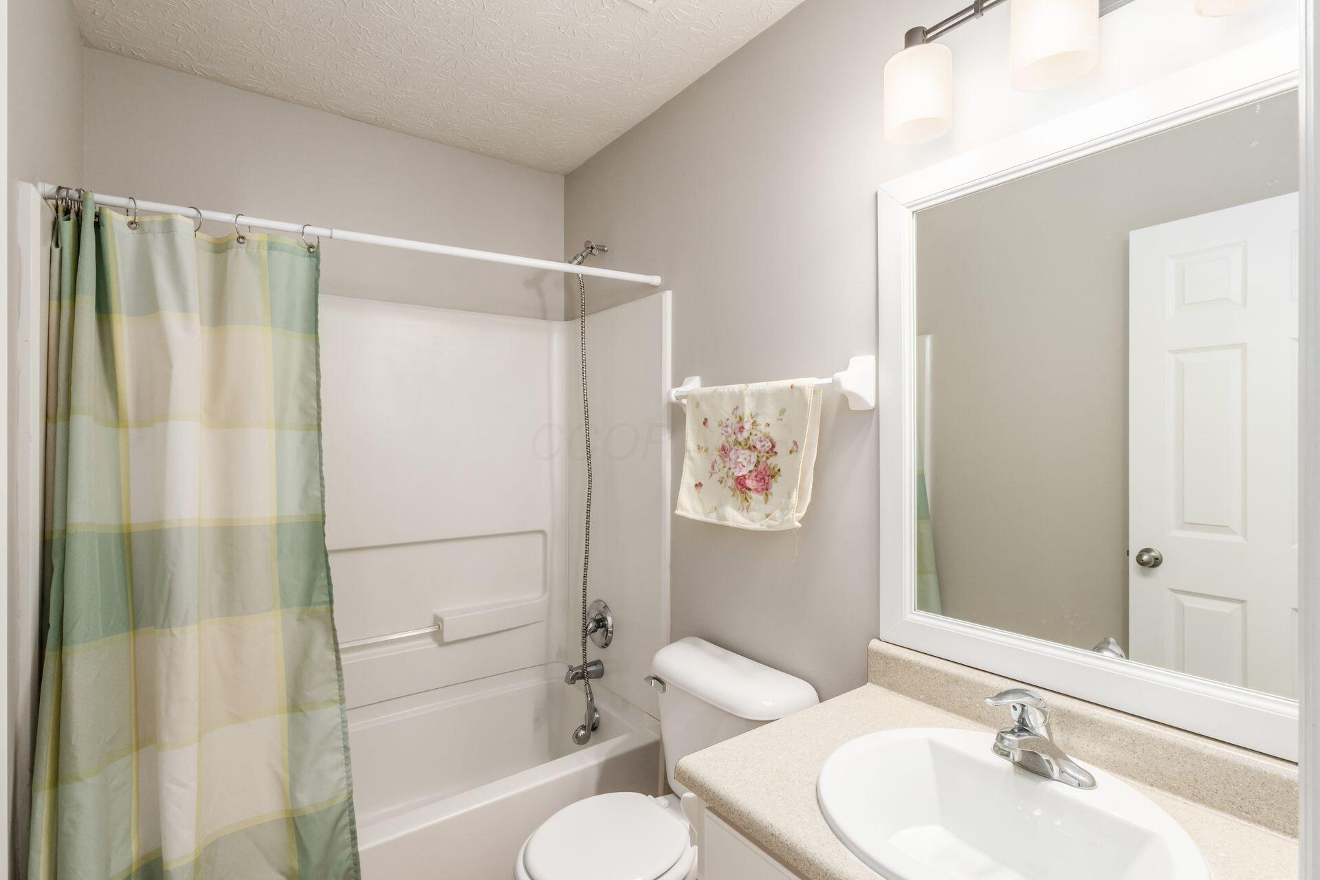 5974 Goldstone Drive, Grove City, Ohio image 19